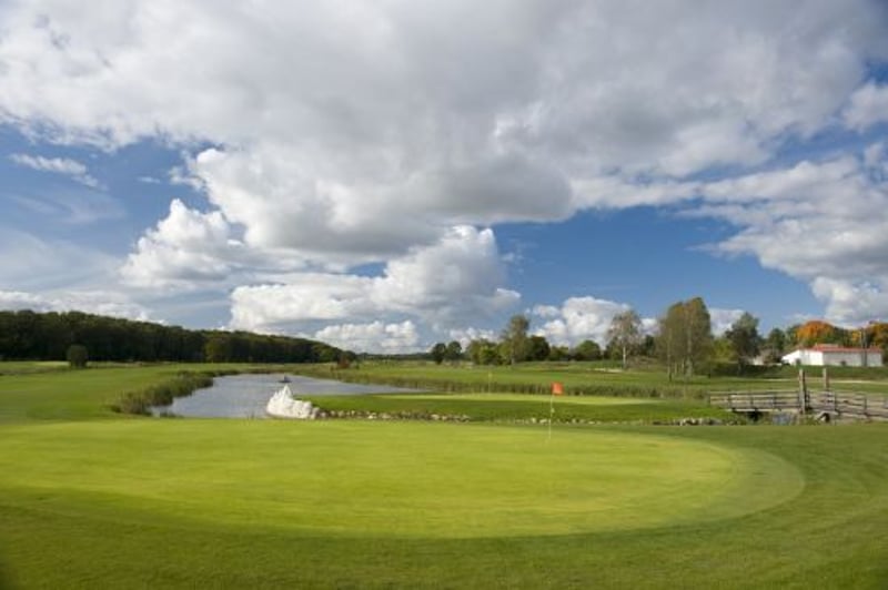 Einer unserer Leser darf sich über einen Golfurlaub in Strelasund freuen. (Foto: Golfpark Strelasund)