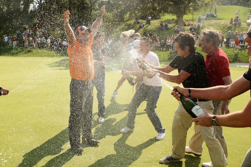 Wilson wird 100 und gibt einen aus. gewinnt ein Golfwochenende mit Turnierteilnahme, Galaabend und Übernachtung für zwei Personen.