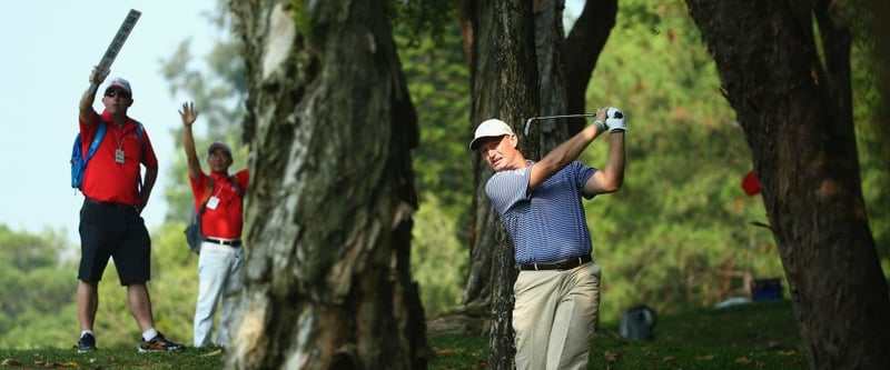 Ernie Els spielt sich an seinem 44. Geburtstag an die Spitze des Feldes bei der Hong Kong Open 2014. (Foto: Getty Images)