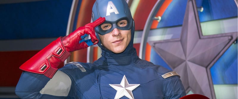 Golf Trick Shots: Captain America muss dran glauben!