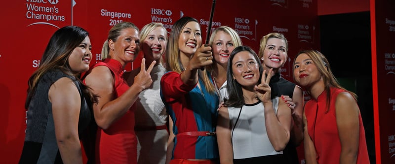 Bei der Gala der HSBC Women's Championship posieren die LPGA-Spielerinnen vor der Kamera. (Foto: Getty)