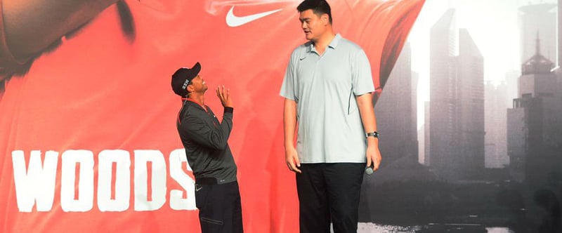 Tiger Woods traf in China Ex-NBA-Star Yao Ming und wirkte im Vergleich wie ein Zwerg.