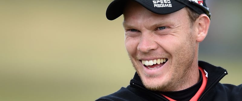 Danny Willett, Führender nach Tag 2 in St. Andrews, freut sich über die Glückwünsche von zuhause. (Foto: Getty)