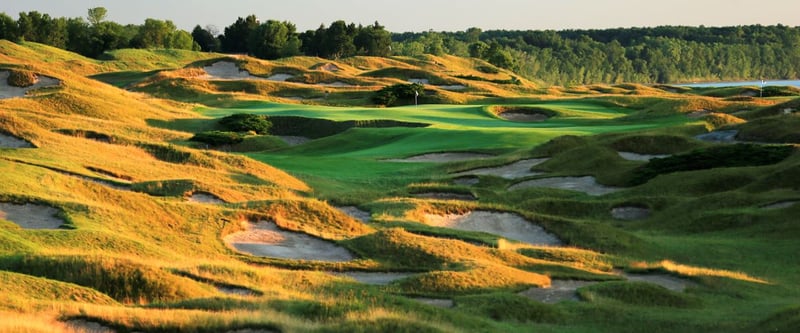 An Bunkern herrscht auf dem Gelände von Whistling Straits wahrlich kein Mangel. (Foto: Getty)