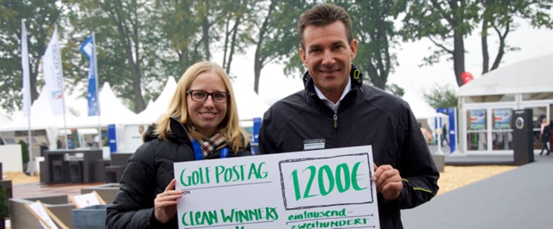 Bei der Scheckübergabe mit Charly Steeb in Bad Griesbach wärhend der PORSCHE European Open (Foto: Golf Post)