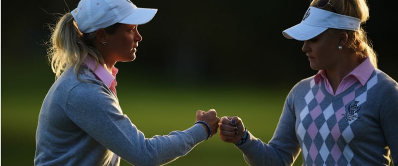 Suzann Pettersen (l.) und Charley Hull drehen am frühen Sonntagmorgen ihr am Vortag wegen Dunkelheit abgebrochenes Match auf den letzten drei Löchern.