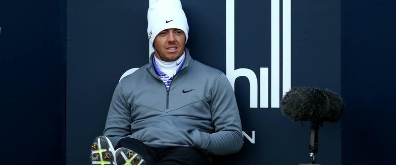 Im Sitzen erobert Rory McIlroy die Spitze der Weltrangliste zurück. (Foto: Getty)