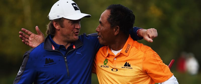 Sieger der European Open 2015, Thongchai Jaidee (re.), und Pelle Edberg im Sept. 2015. (Foto: Getty)