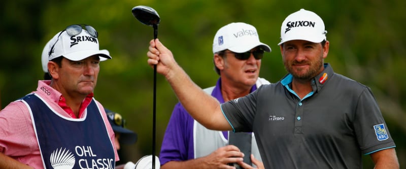 Graeme McDowell (re) mit seinem Caddie (li) - Diese Zusammenarbeit trug bei der OHL Classic Früchte. (Foto: Getty)