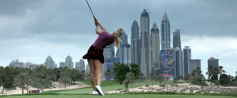 Macht stets eine gute Figur: Paige Spiranac vor der Skyline von Dubai. (Foto: Getty)