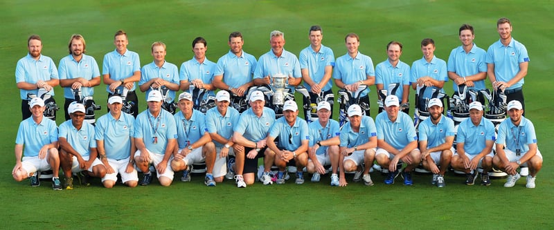 Das europäische Team mit seinen Caddies beim EurAsia Cup 2016, der Feuertaufe für den Ryder Cup im Herbst. (Foto: Getty)