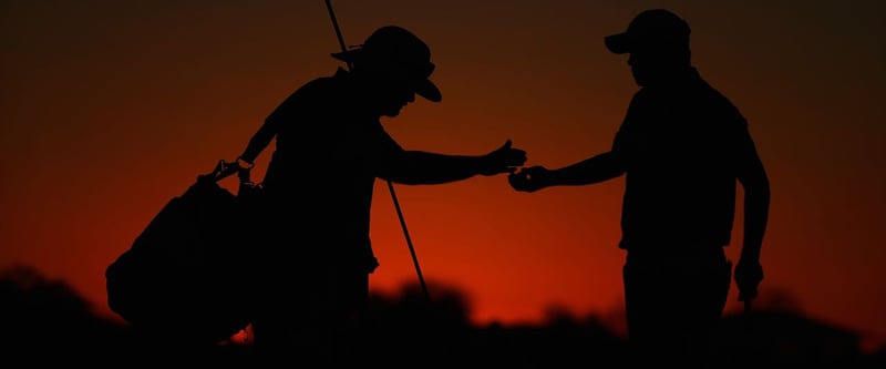 John Huh und sein Caddie bei der Waste Management Phoenix Open. (Foto: Getty)