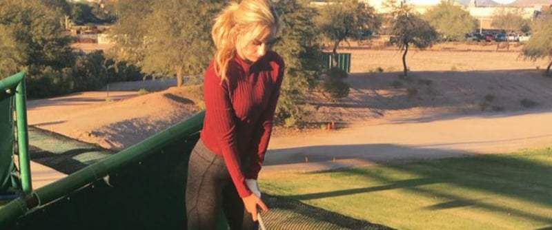 Paige Spiranac auf den Spuren John Dalys. (Foto: instagram/@_paige.renee)