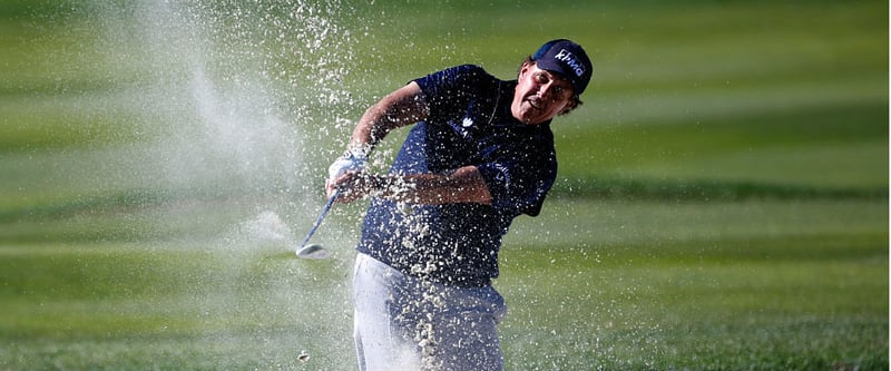 Phil Mickelson geht als Führender ins Finale von Pebble Beach. (Foto: Getty)