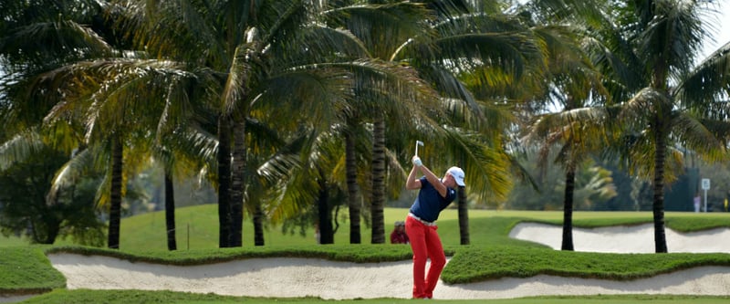 Der größte Unterschied zwischen Profis und Amateuren bei einem Schlag aus dem Fairwaybunker ist meist das Setup und die Ruhe im Schwung. (Foto: Getty)