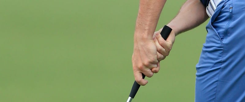 Rory McIlroy hat seinen Griff umgestellt. Die linke Hand greift nun tiefer als die rechte. (Foto: Getty)