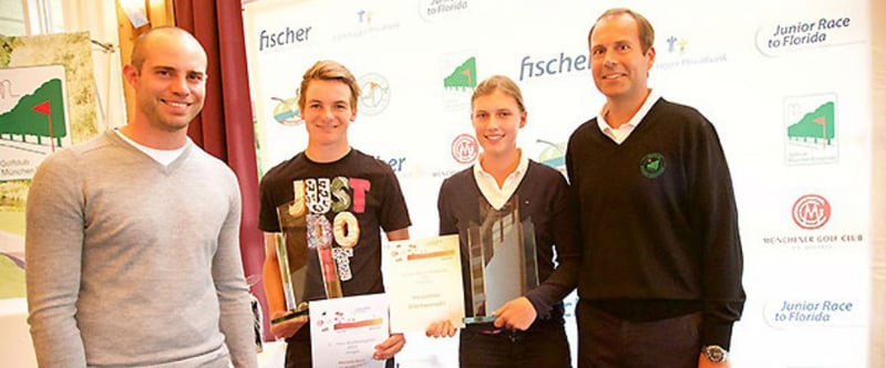 Schirmherr und Golfprofi Bernd Ritthammer (links) und Korbinian Kofler, Geschäftsführer des Golfclubs München Eichenried (rechts), freuen sich mit Florian Horder und Pilar von Heynitz. (Foto: Ralf Gamböck)