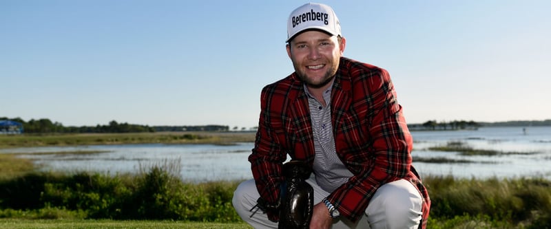 Branden Grace gewinnt die RBC Heritage und sichert sich neben dem Preisgeld und der Trophäe ein modisches Tartan-Jacket. (Foto: Getty)