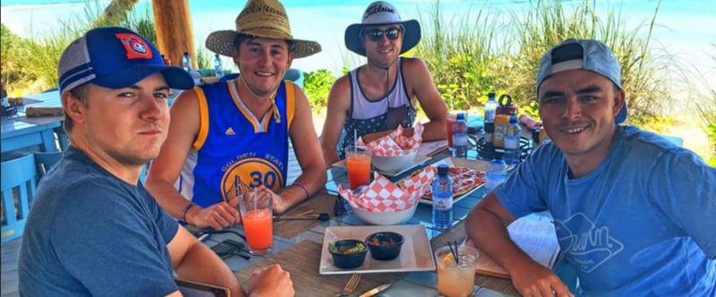 Jordan Spieth mit seinen Kumpels auf den Bahamas. (Foto: twitter.com/RickieFowler)