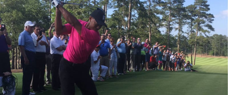 Mit soliden Schlägen eröffnete Tiger Woods seinen Bluejack National. (Foto: twitter.com/TigerWoods)