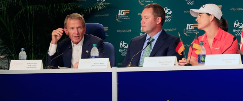 Von links nach rechts: Tim Finchem, Michael Whan und Caroline Masson bei einer Pressekonferenz über Golf bei Olympia 2016. (Foto: Getty)