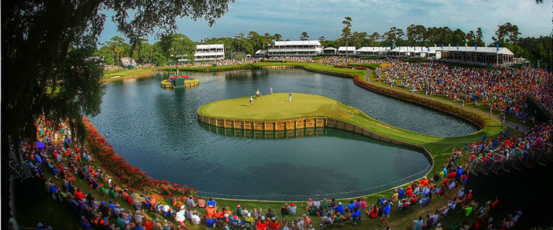 Es geht wieder rund an der 17: Bei der Players Championship spielen die besten Golfer der Welt gegeneinander. (Foto: Getty)