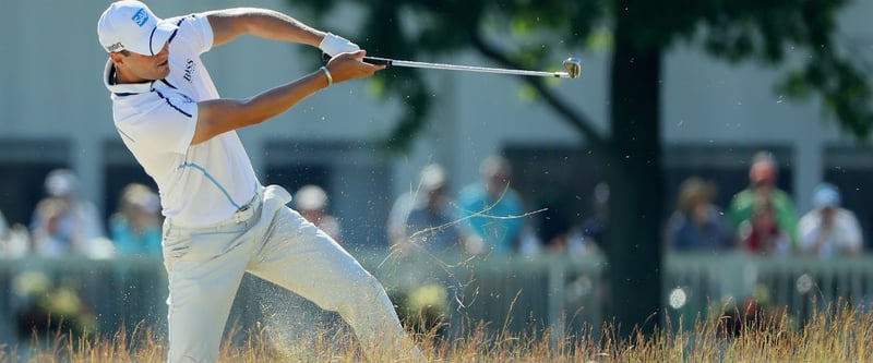 Eine wilde zweite Runde lieferte Martin Kaymer bei der US Open 2016 ab, bei der Schläge wie dieser keine Seltenheit waren. (Foto: Getty)