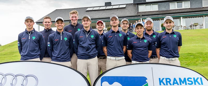 Die siegreichen Herren des GC Hubbelrath nehmen Aufstellung für das Siegerfoto. (Foto: DGV/Tiess)