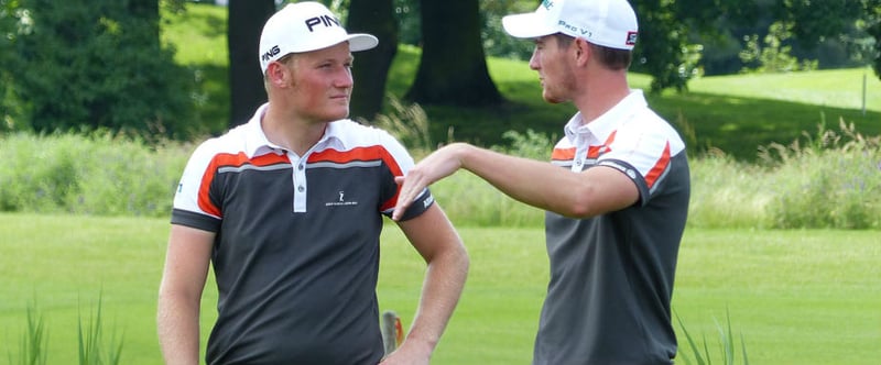 So bricht das Grün: Alexander Simmes (l.) und Steffen Harm (GC St. Leon-Rot) jubelten am Ende über fünf Punkte. (Foto: DGV/Kirmaier)