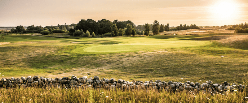 Golfen, Wellness und viele weitere attraktive Freizeitmöglichkeiten – Ein Urlaub hier lässt keine Wünsche offen. (Foto: Hotel- und Sportresort Fleesensee)