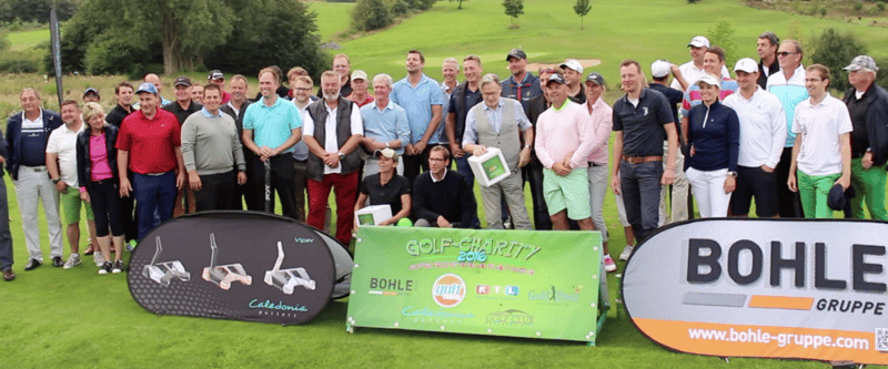 Auf dem Platz des Golfclub Oberberg ging es hoch her: Prominente zeigten ihr Können für den Guten Zweck. (Foto: Golf Post)