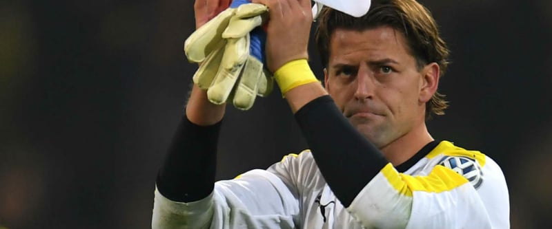 Von der großen zur kleinen Kugel: Roman Weidenfeller schwingt wie viele seiner Kollegen den Schläger - wenn auch nur sporadisch. (Foto: Getty)