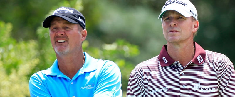 Jerry Kelly und Steve Stricker kennen sich seit gefühlten Ewigkeiten. Beim Franklin Templeton Shootout stehen sie nach dem Auftakt gemeinsam an der Spitze. (Foto: Getty)