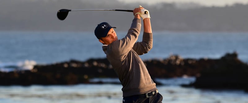 Mit deutlichem Abstand führt Jordan Spieth vor dem Finale des AT&T Pebble Beach Pro-Am. (Foto: Getty)