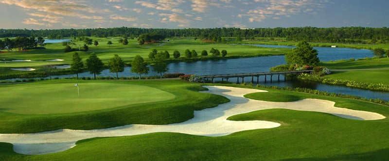 Wasser ohne Ende, üppiger Baumbestand und makellose Platzbedingungen. Das ist Golf in Orlando. (Foto: golforlandoflorida.com)
