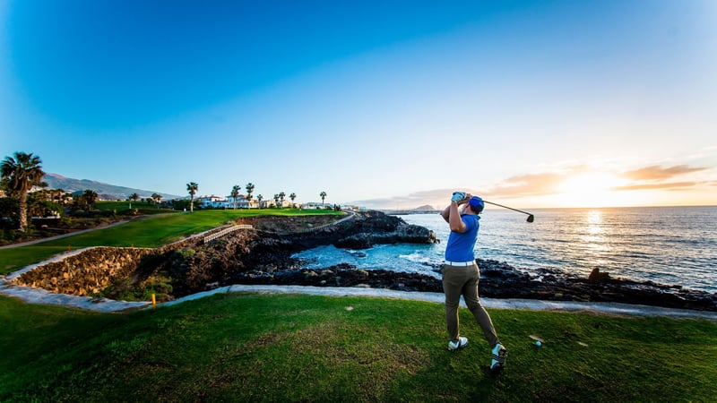 Auf Teneriffa bieten Golfplätze atemberaubende Blicke. (Foto: Amarilla Golf)