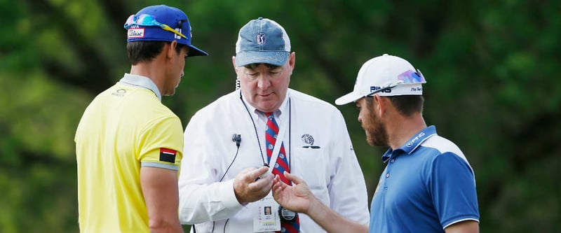 Wenn Sie sich mit Ihrem Flightpartner über die Golfregeln streiten, können Sie einen Regelball spielen. (Foto: Getty)