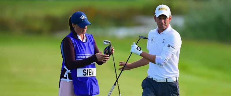 Marcel Siem mit seiner Frau am Bag bei der Porsche European Open. (Foto: Getty)