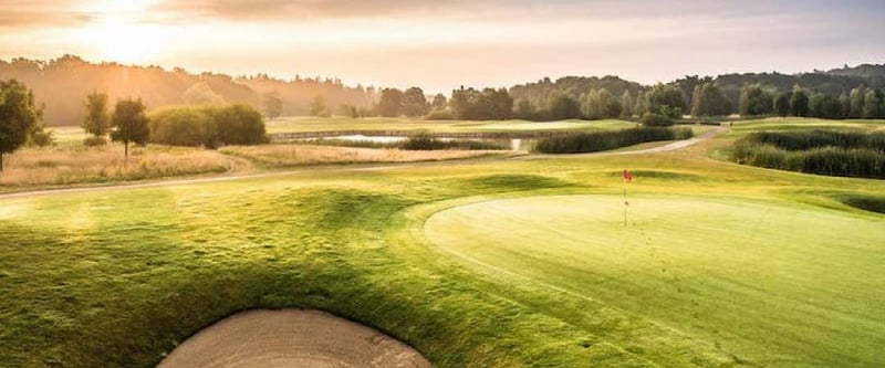 Der Schloss-Platz lädt zum Golf spielen (Foto: Golf Post)