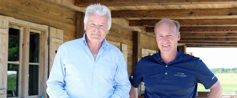 Alexander Freiherr von Spoercken (l) und GolfCity Geschäftsführer Hermann Bögle auf ihrer Anlage in München-Puchheim. (Foto: Golf Post)