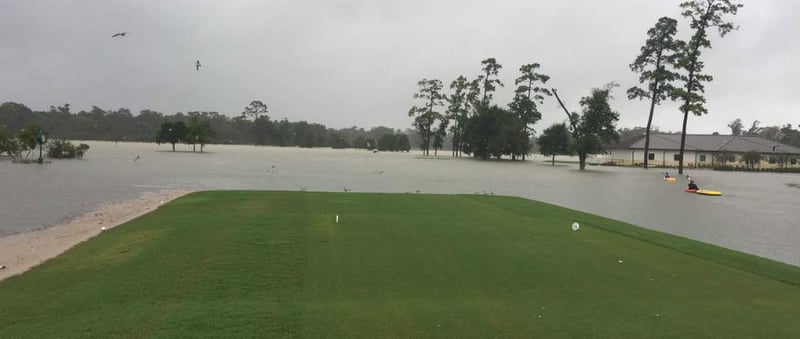 Alex Cejka spendet, um den Flutopfern zu helfen. Auch die Golfplätze in Houston sind vom Hurrikan beschädigt. (Foto: Twitter/@TimmsSteve)
