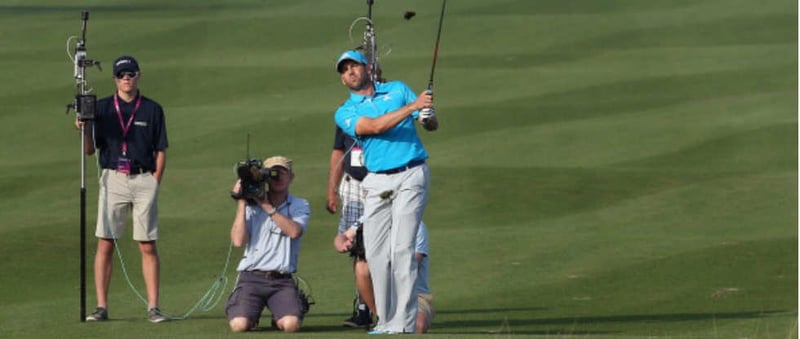 Genau unter die Lupe genommen wird hier Sergio Garcia. Der Schwung der Dame im Video ist ähnlich spektakulär. (Foto: Getty)