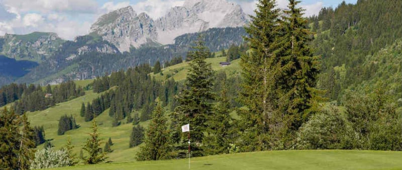 Die Schweiz hat golferisch traumhafte Kulissen und atemberaubende Ausblicke zu bieten. (Foto: Golfclub Gstaad-Saanenland)