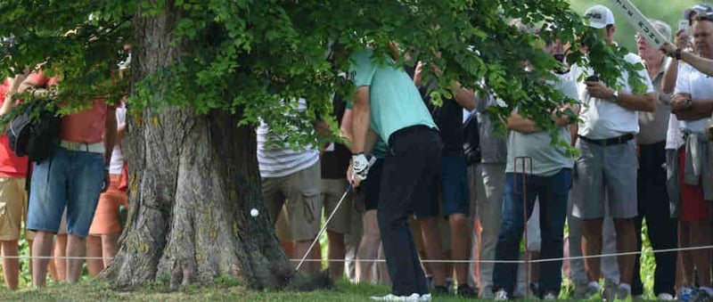 Wie genau war das nochmal mit dem droppen? Silas Wagner erklärt schwierige Golfregeln. (Foto: Getty)