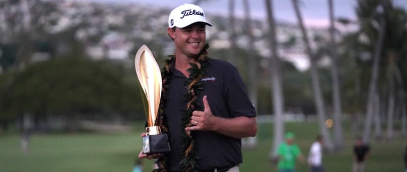 Ganz lässig: Patton Kizzire feiert seinen Sieg bei der Sony Open auf Hawaii. (Foto: twitter.com/PGATOUR)