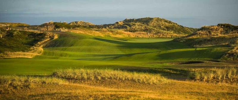 Wer sich einmal mit attraktiven und traumhaft schönen Golfplätzen auseinandersetzen möchten, sollte sich unbedingt den Links-Kursen widmen. (Foto: Budersand)