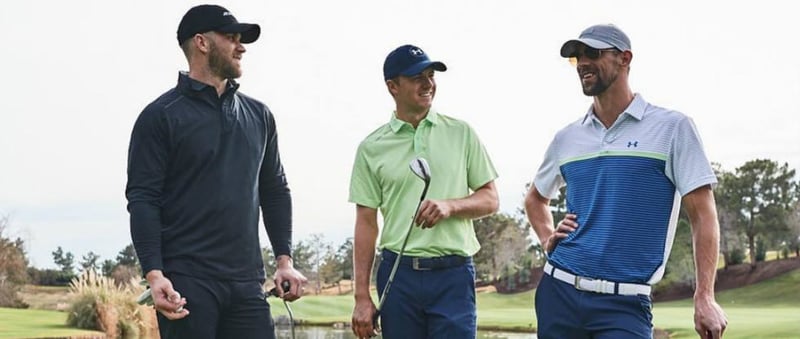 Jordan Spieth hat bei der Vorstellung des Spieth 2 von Under Armour sichtlich Spaß mit Bryce Harper (links) und Michael Phelps (rechts). (Foto: Twitter.com/UAGolf)