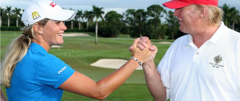 Suzann Pettersen reicht Donald Trump die Hand. (Foto: Getty)