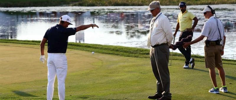 Rickie Fowler darf ab nächstem Jahr laut den neuen Golfregeln schon ab Kniehöhe aufwärts den Ball droppen lassen. (Foto: Getty)