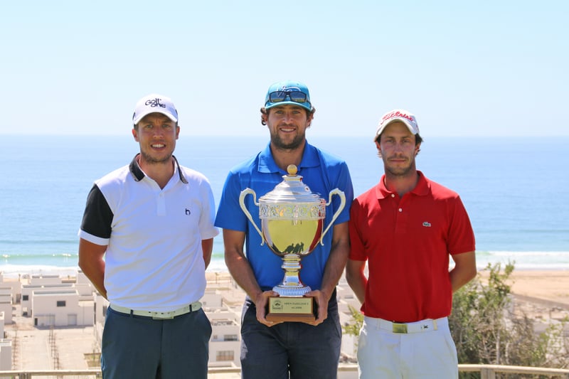 Romain Bechu (m.) gewinnt die Open Tazegzout, Stanislas Gautie (r.) wird Zweiter, Franck Daux (l.) wird Dritter. (Foto: Pro Golf Tour)